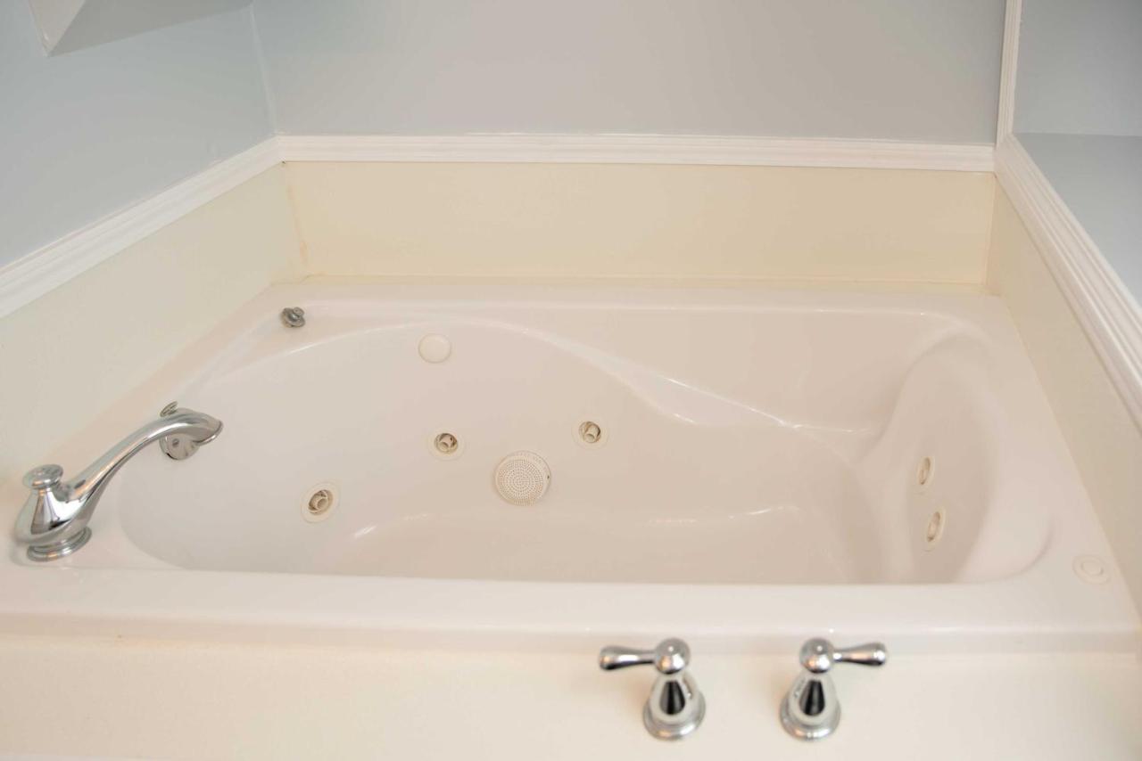 Lakefront Cottage With Private Hot Tub! Buckhead Eksteriør bilde